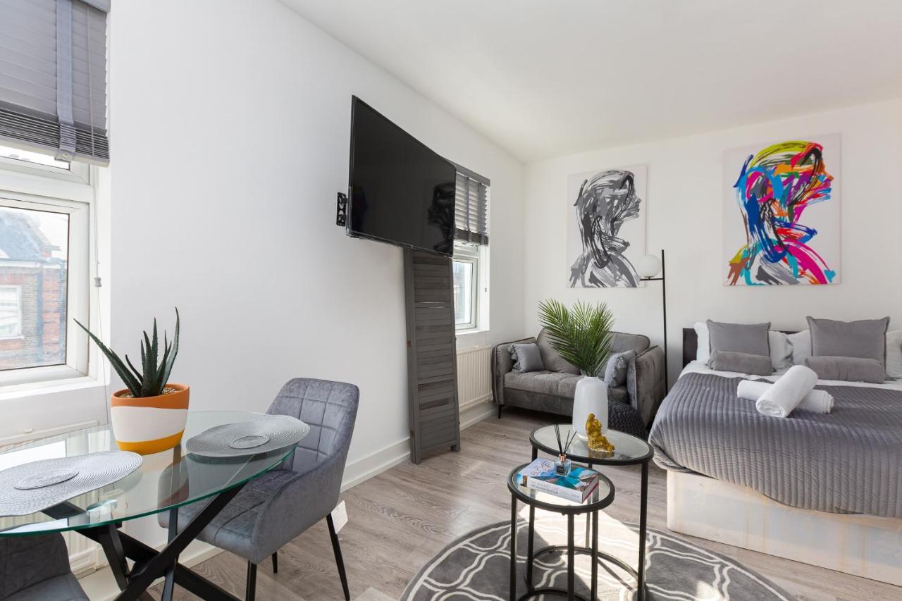 Apartament Apt, 8 Min Walk From Tube 3