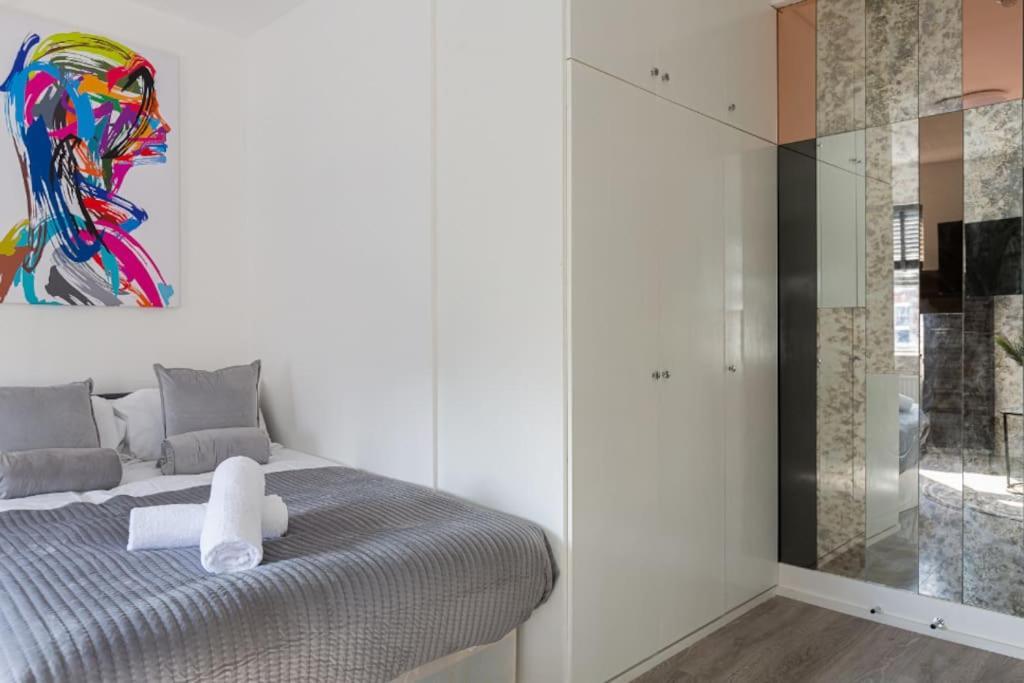 Apt, 8 Min Walk From Tube 3 * Londra